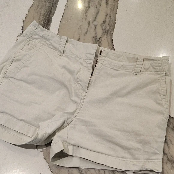 3 Pairs Vineyard Vines Women's Cargo Shorts - White, Light Gray, Tan Size 6/4 - Picture 7 of 15